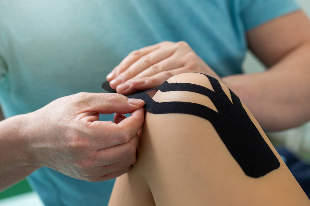 Kinesio taping — czym są i jak działają taśmy sportowe?
